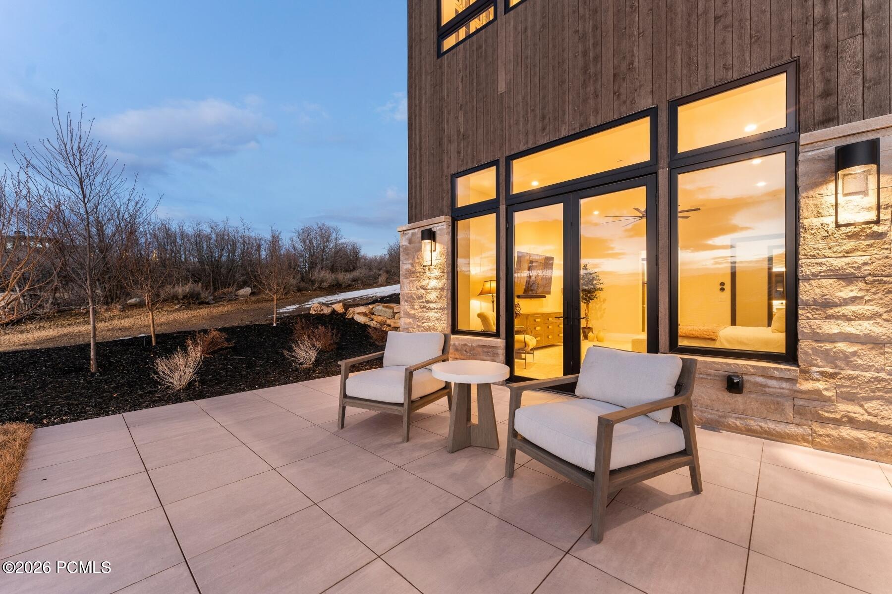2113 E Reservior View Drive