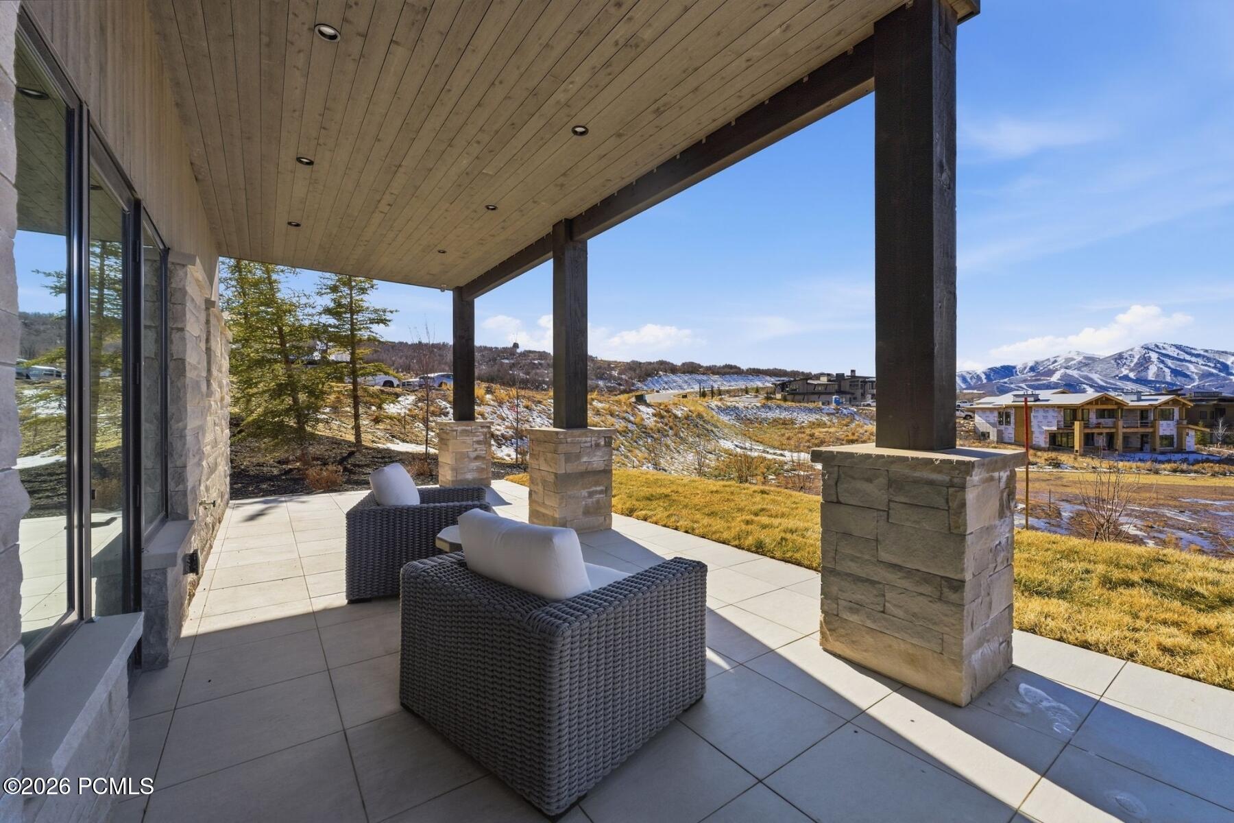 2113 E Reservior View Drive