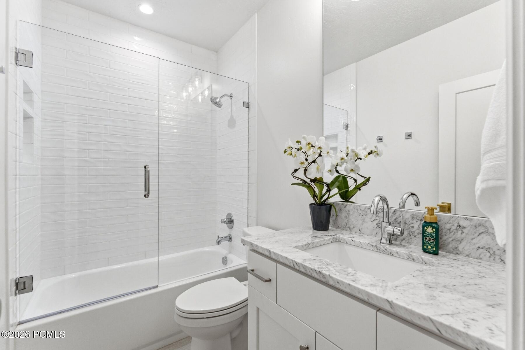 3659 E 2050 So