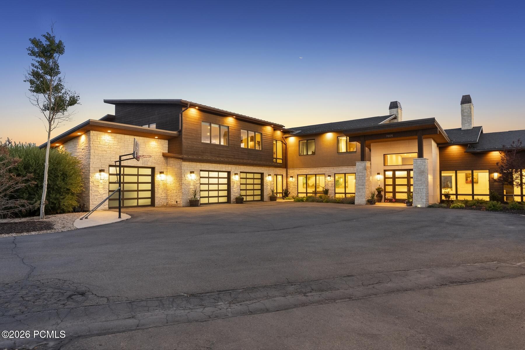 7005 N Greenfield Drive
