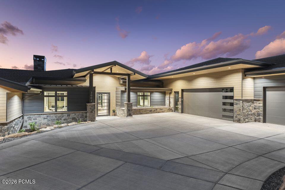 2002 E Outlaw Road