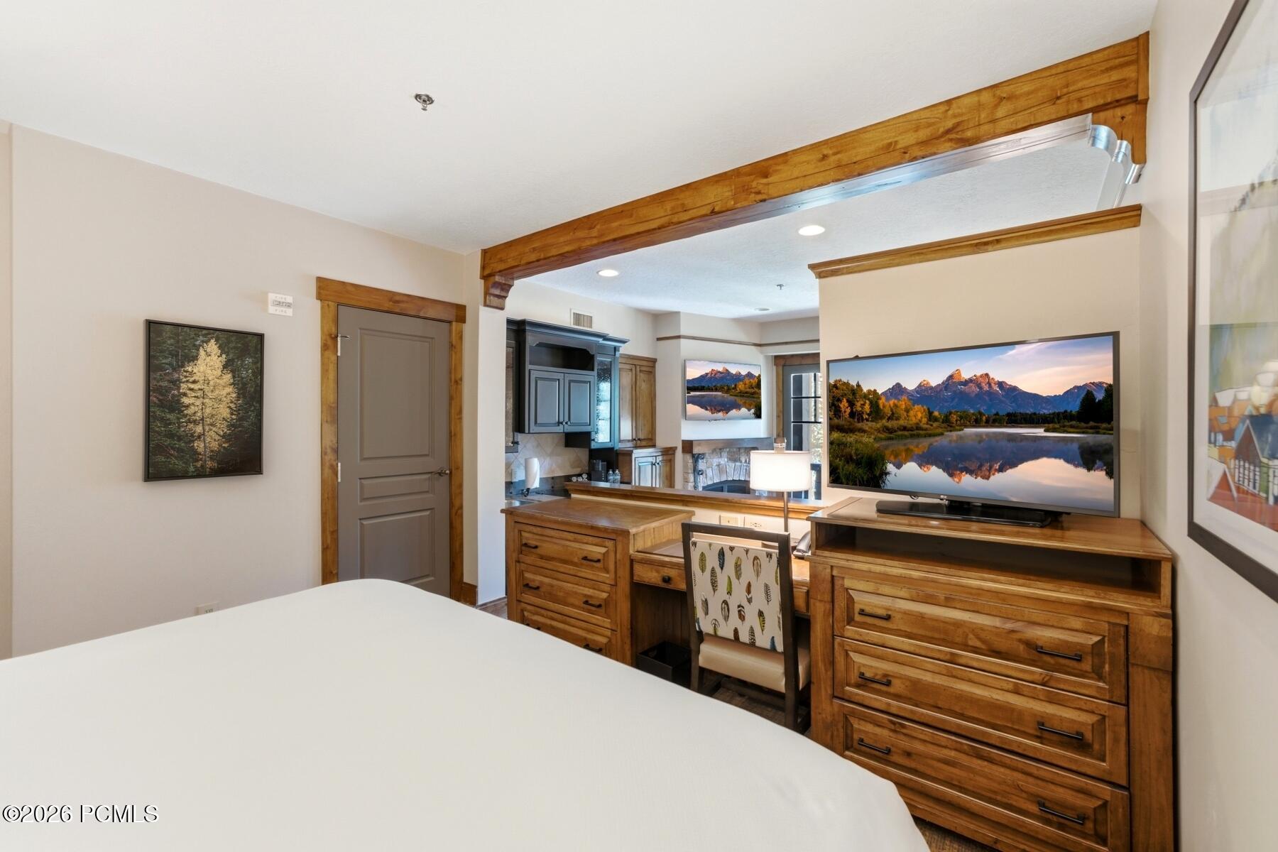 2001 Park Avenue 321