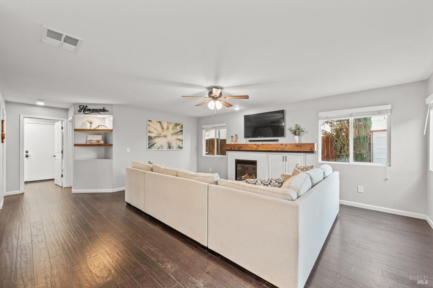 1042 Fountain Grove Dr