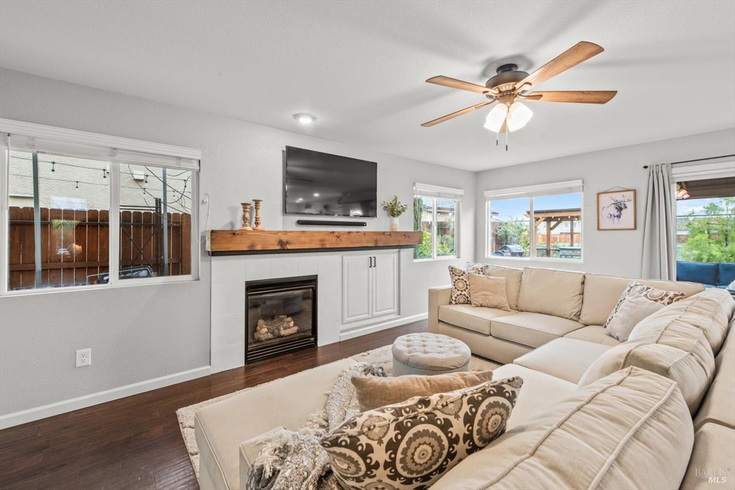 1042 Fountain Grove Dr