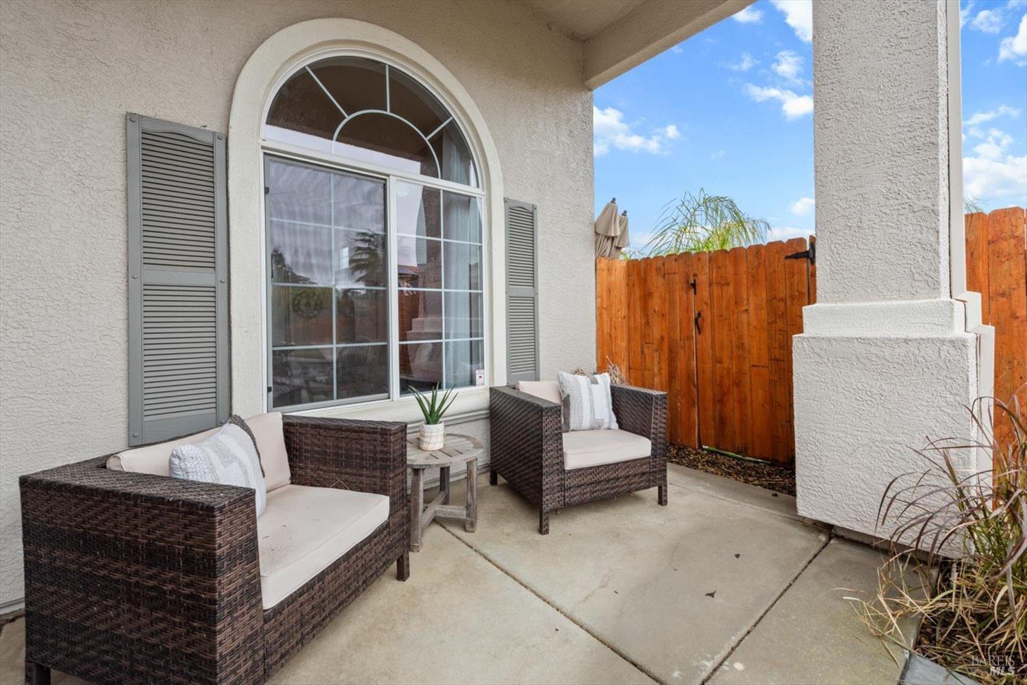 1042 Fountain Grove Dr