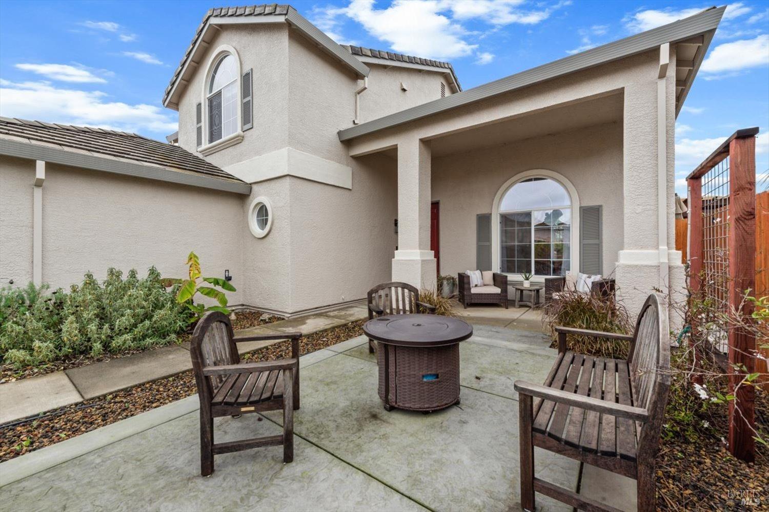 1042 Fountain Grove Dr