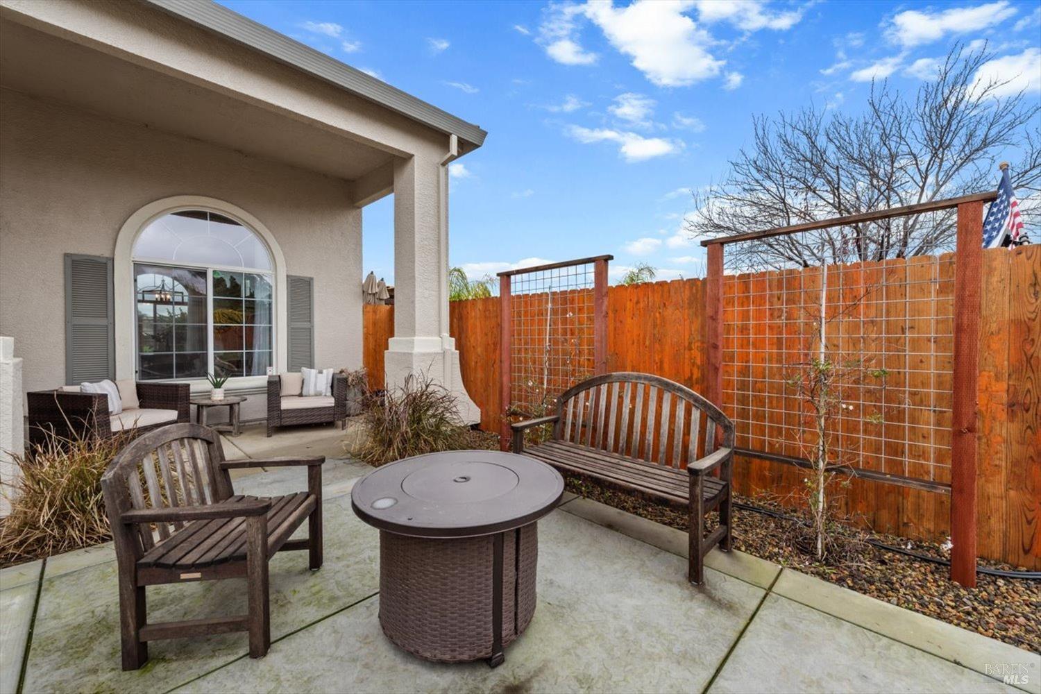 1042 Fountain Grove Dr