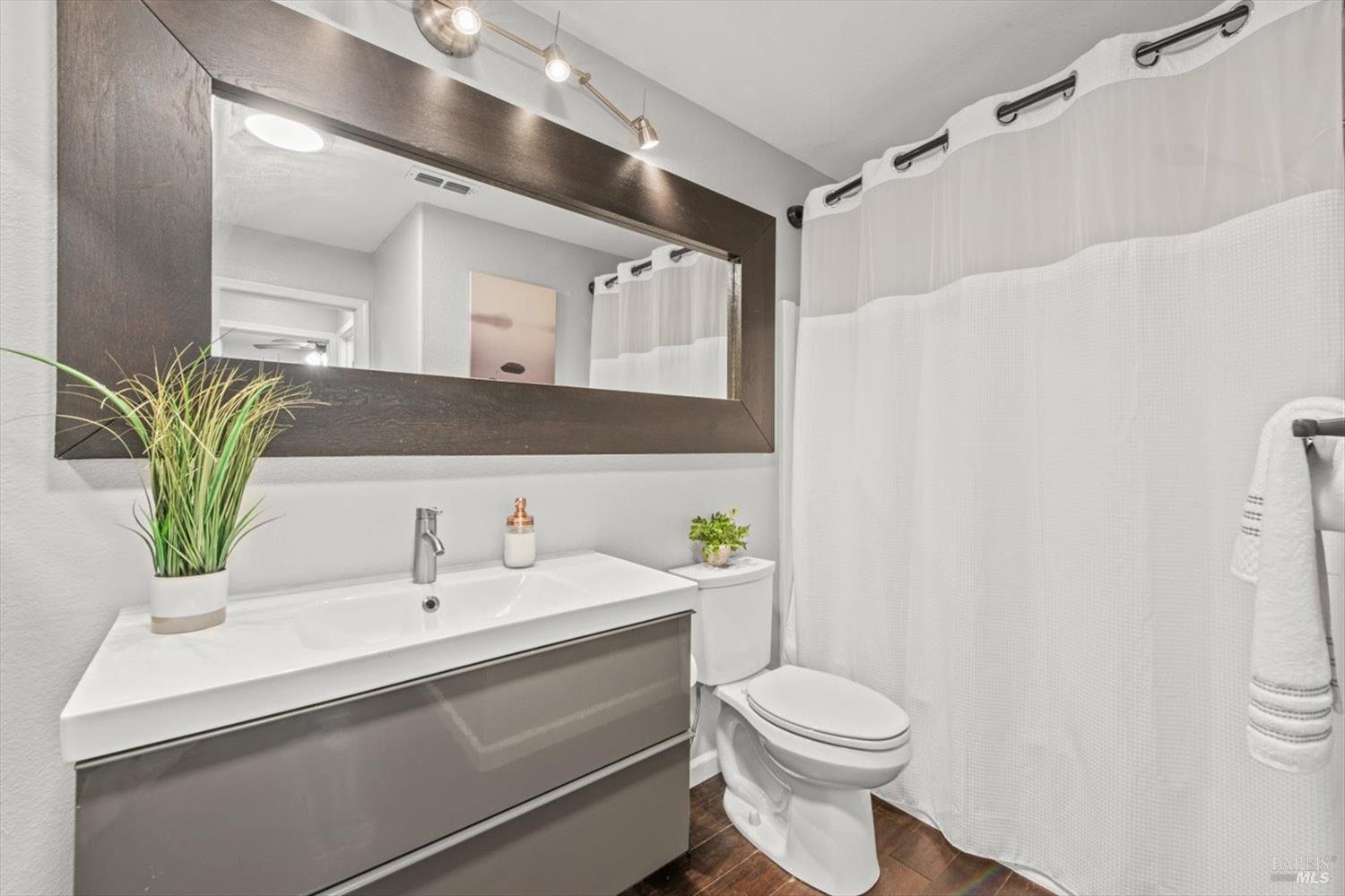 1042 Fountain Grove Dr