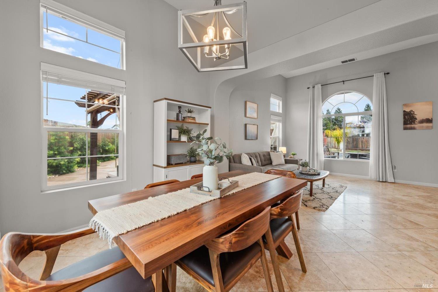 1042 Fountain Grove Dr