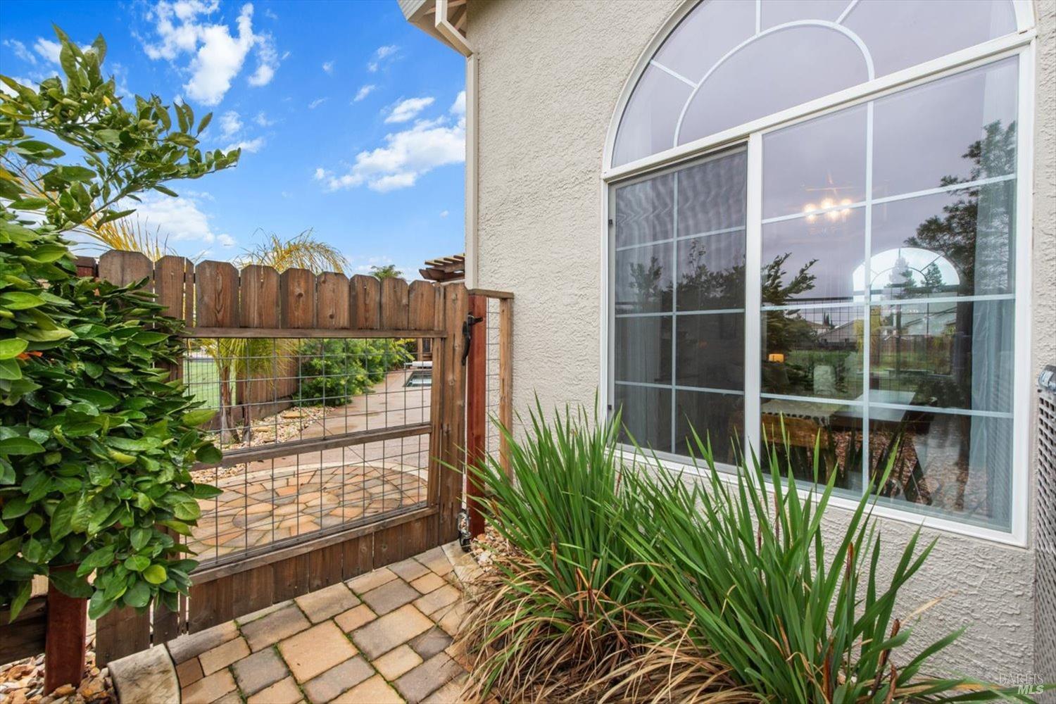 1042 Fountain Grove Dr