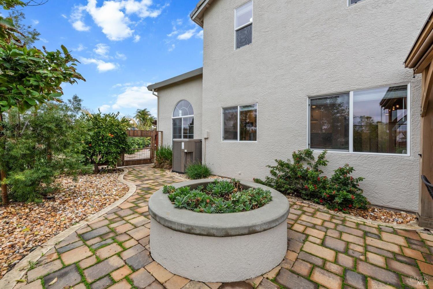 1042 Fountain Grove Dr