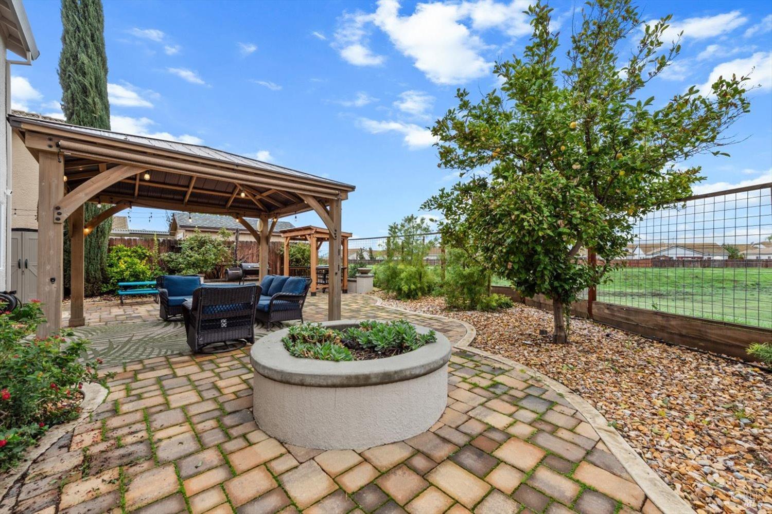 1042 Fountain Grove Dr