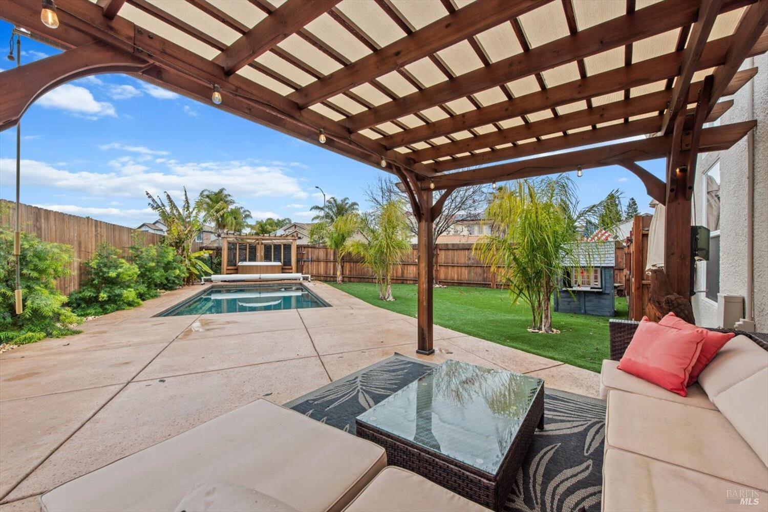 1042 Fountain Grove Dr