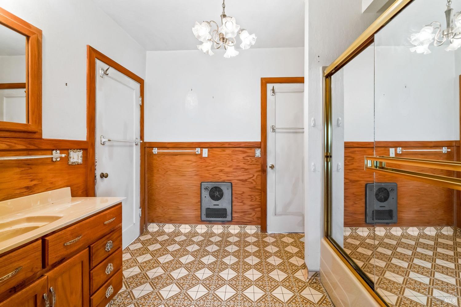 590 W Mendocino Avenue