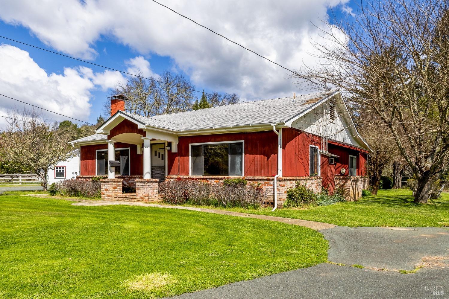 590 W Mendocino Avenue