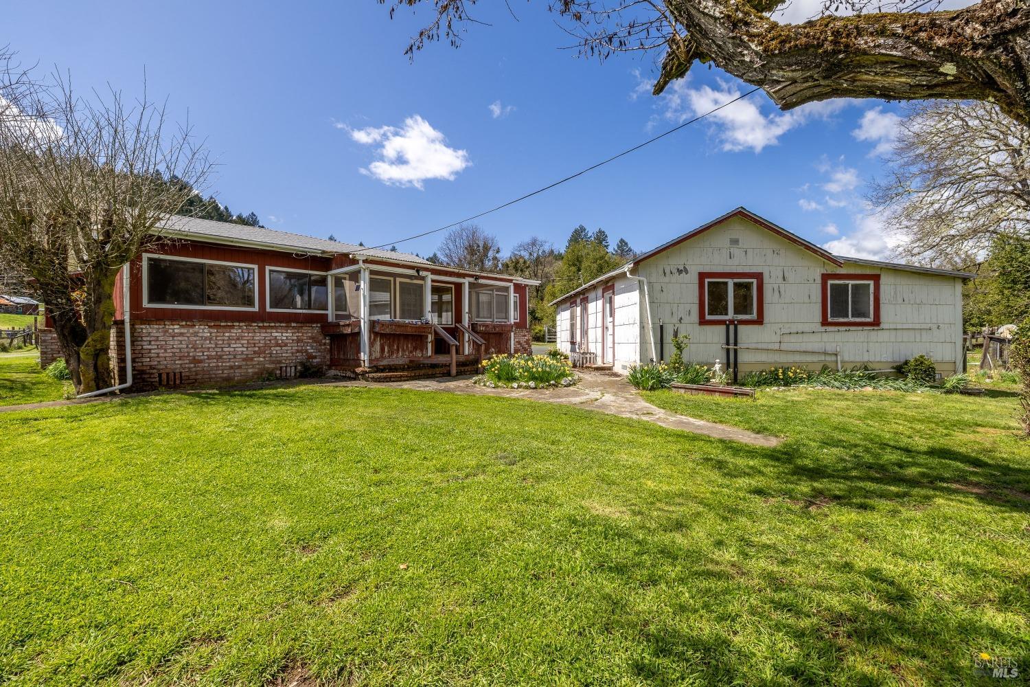 590 W Mendocino Avenue