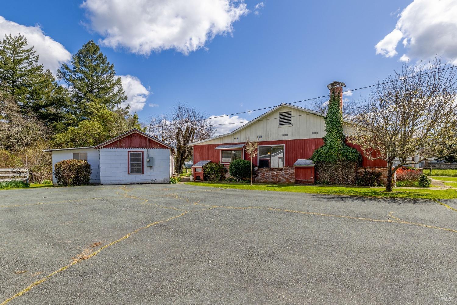 590 W Mendocino Avenue