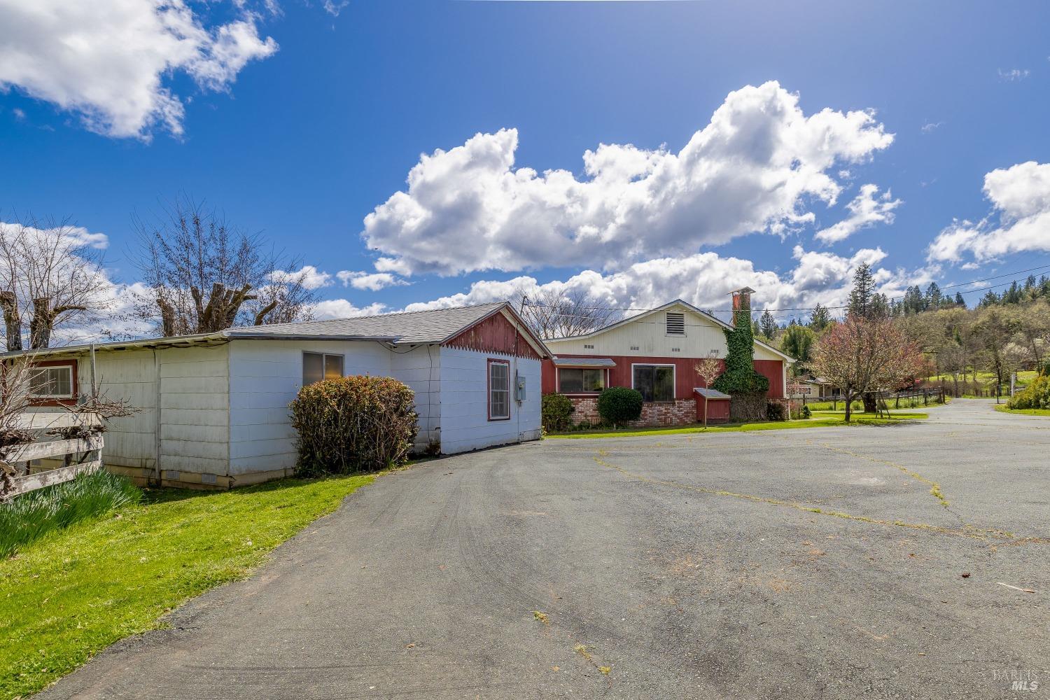 590 W Mendocino Avenue