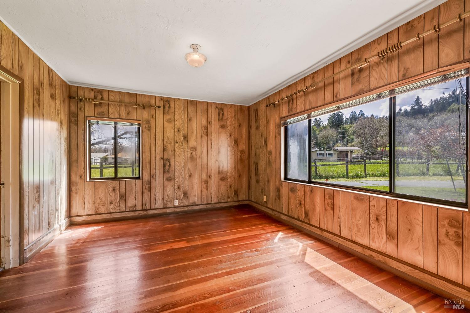 590 W Mendocino Avenue