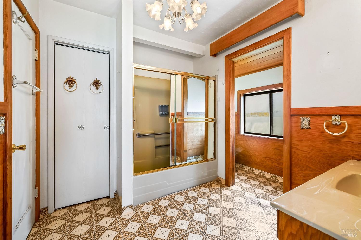 590 W Mendocino Avenue