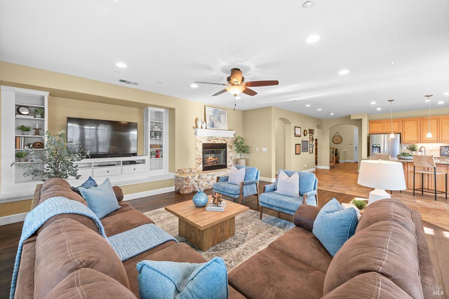 455 Peacock Way
