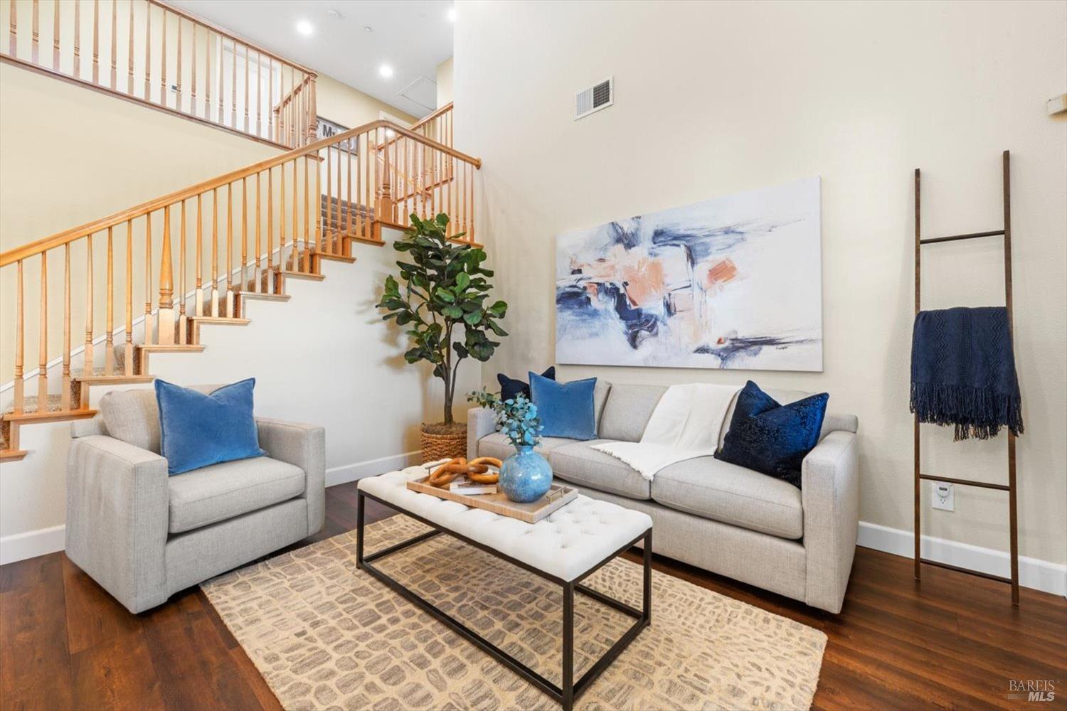 455 Peacock Way