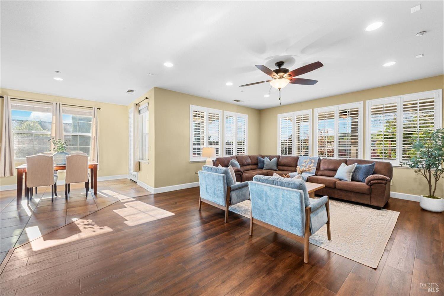 455 Peacock Way