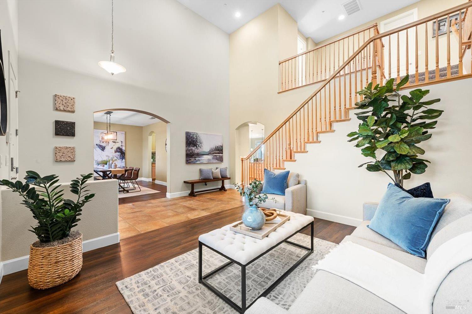 455 Peacock Way