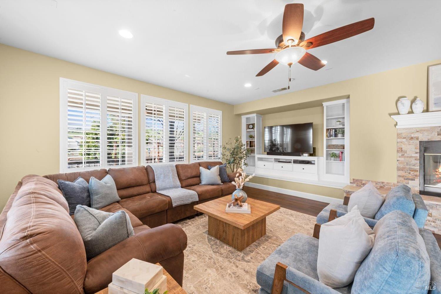 455 Peacock Way