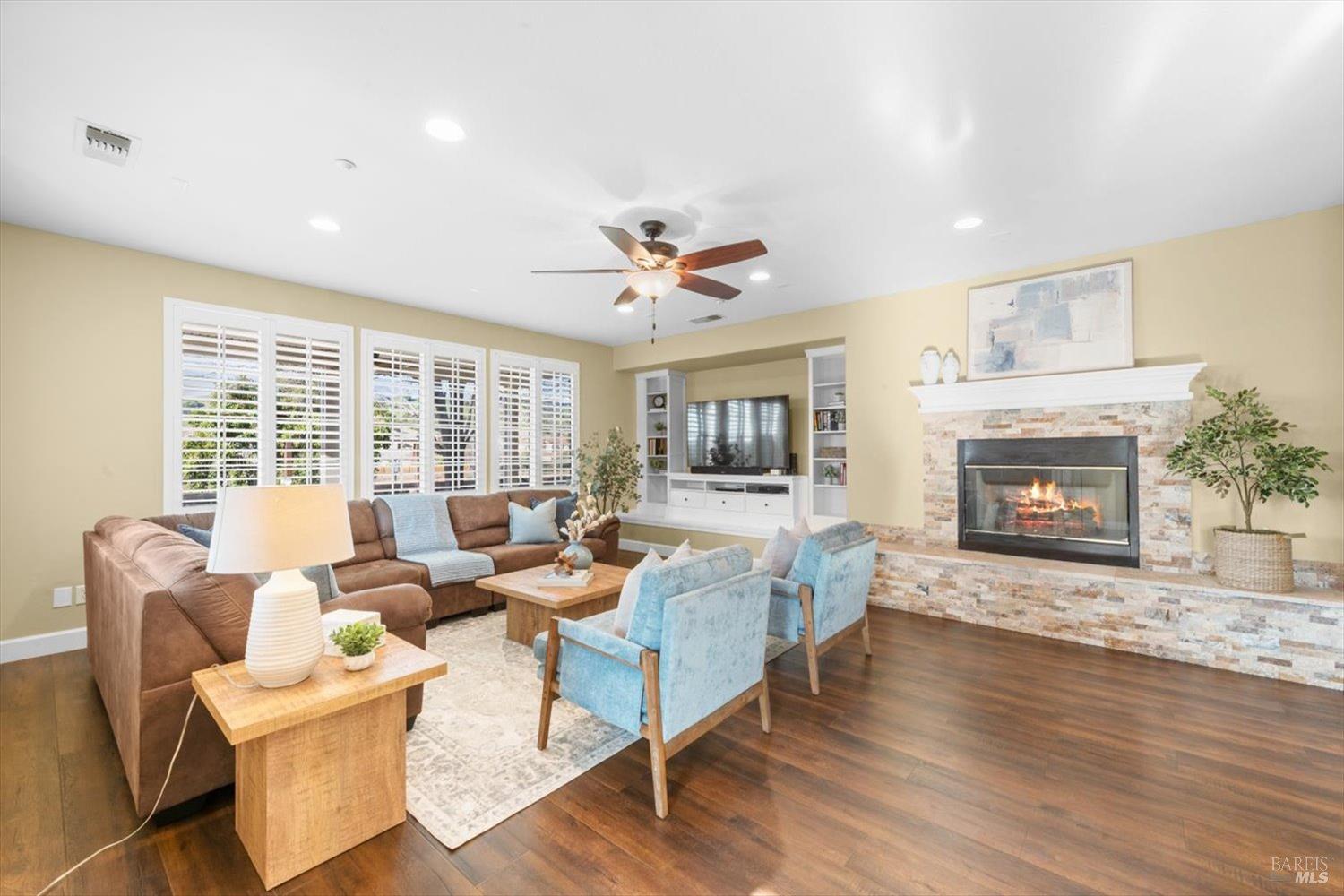 455 Peacock Way