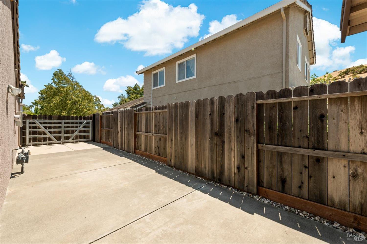 3305 Hillridge Court
