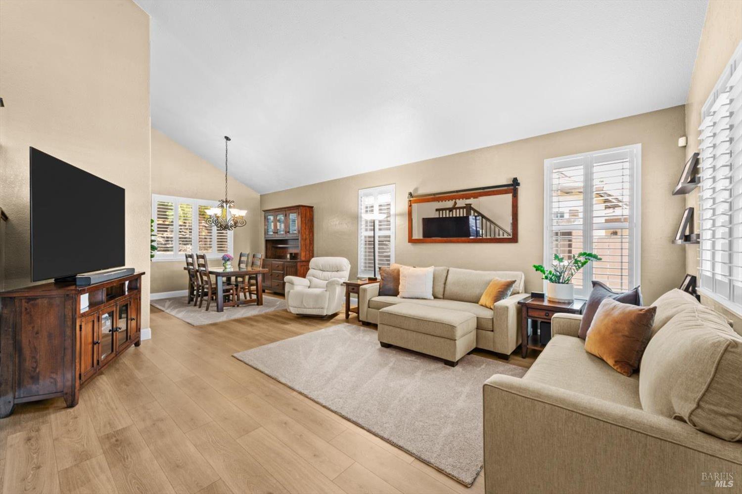 3305 Hillridge Court