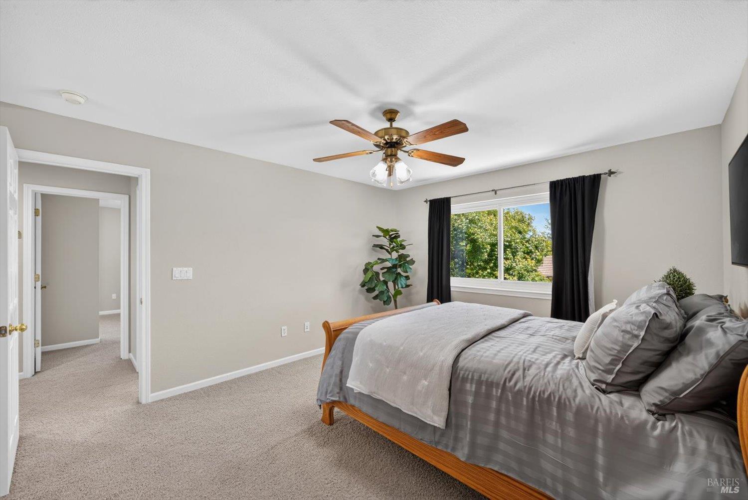 907 Dunerose Court
