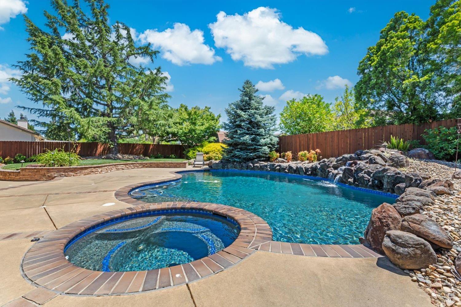 907 Dunerose Court