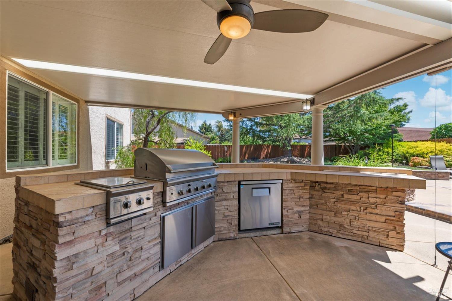 907 Dunerose Court