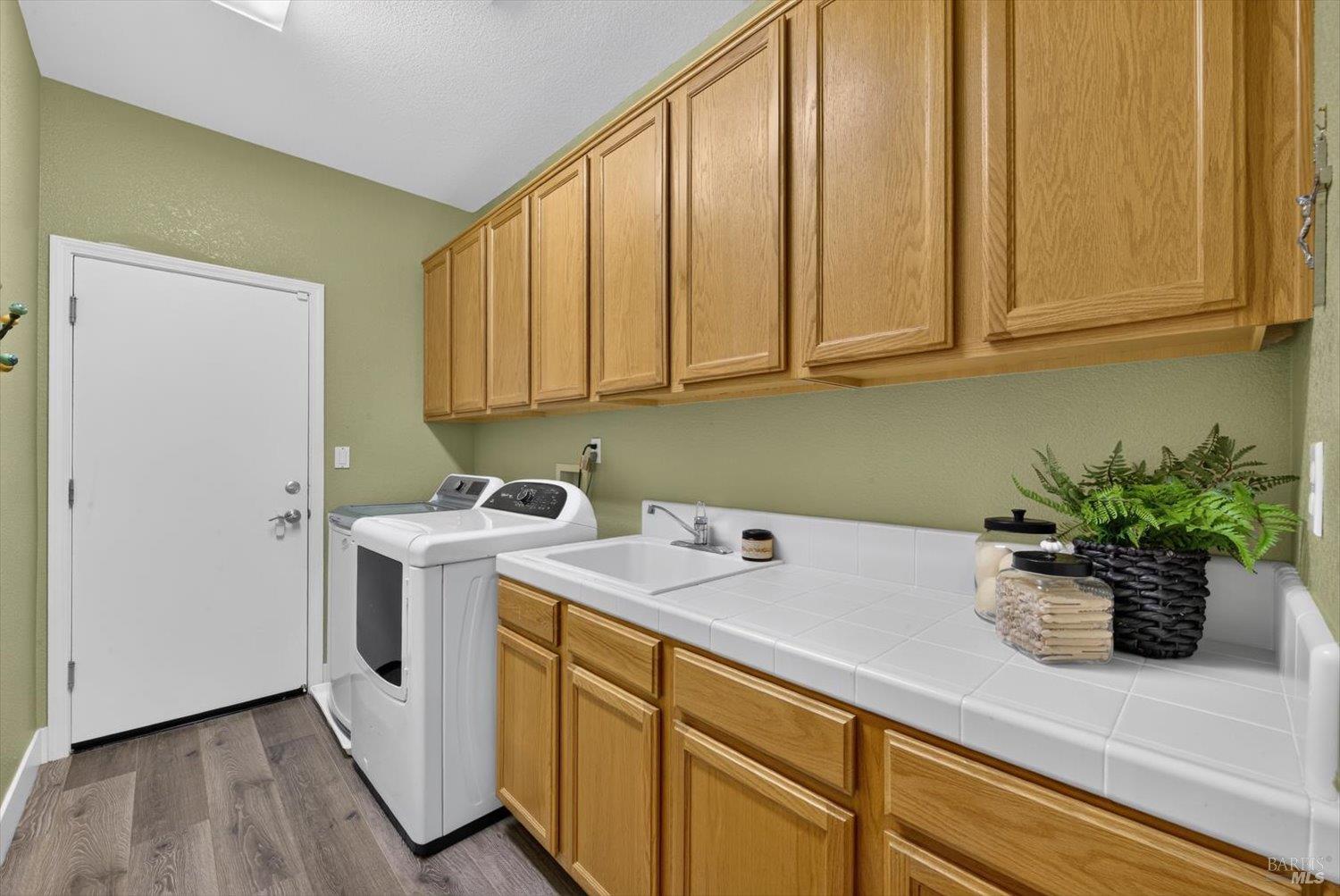 907 Dunerose Court