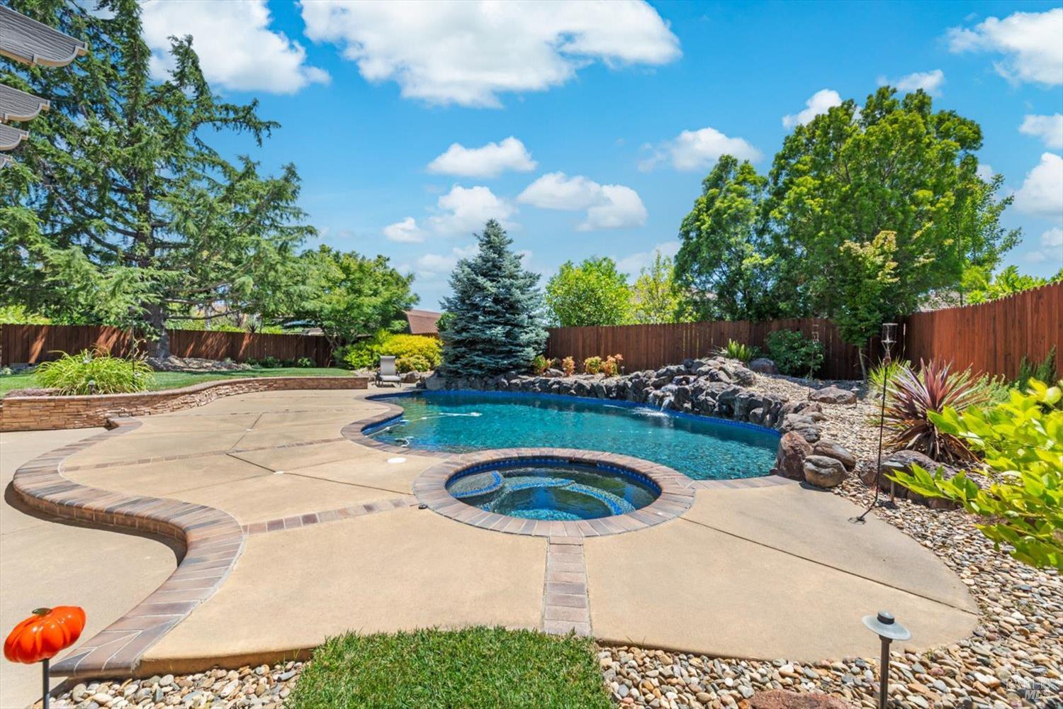 907 Dunerose Court