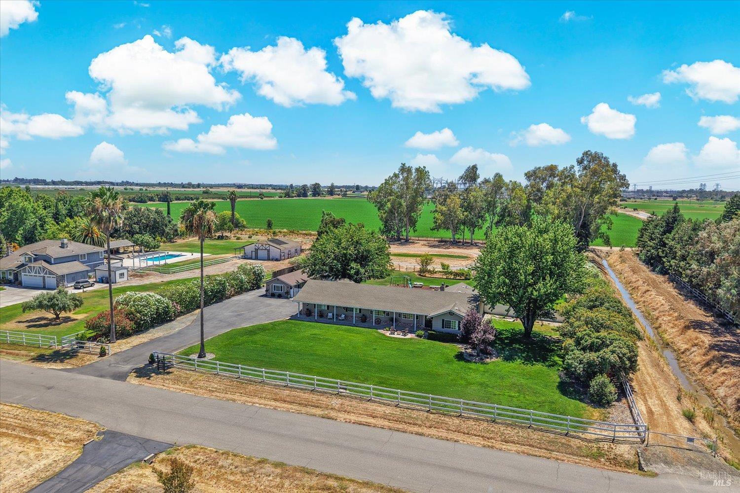 5216 Winding Way