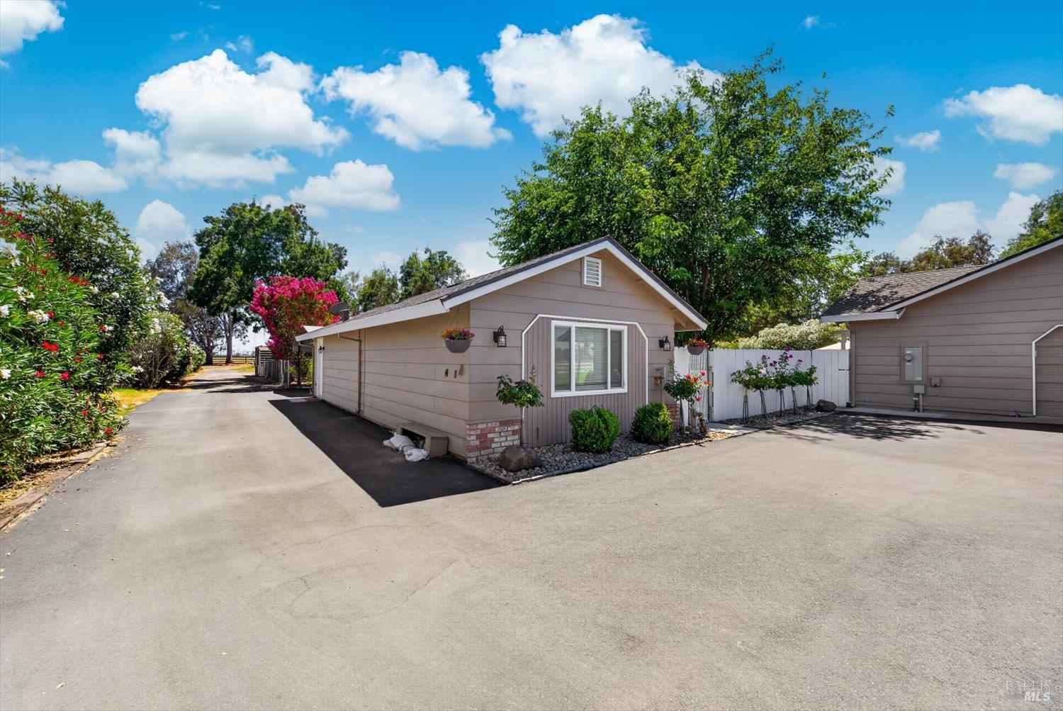 5216 Winding Way