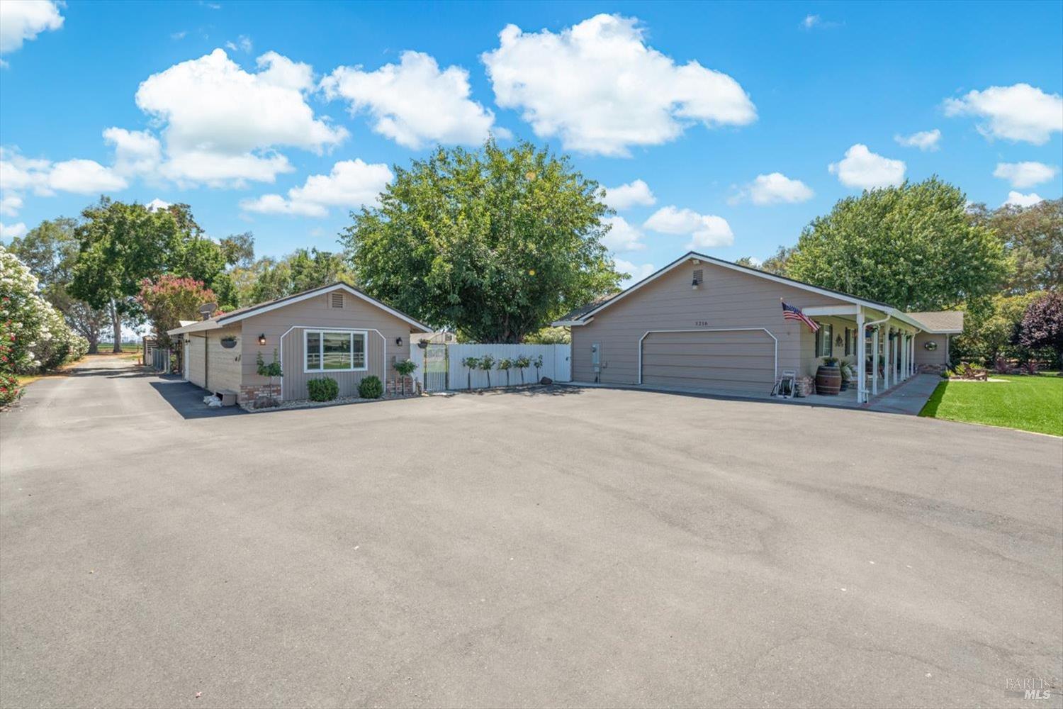 5216 Winding Way