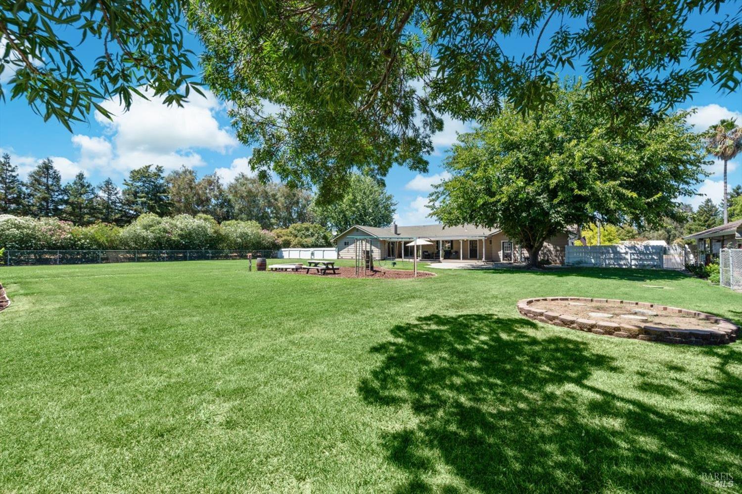 5216 Winding Way