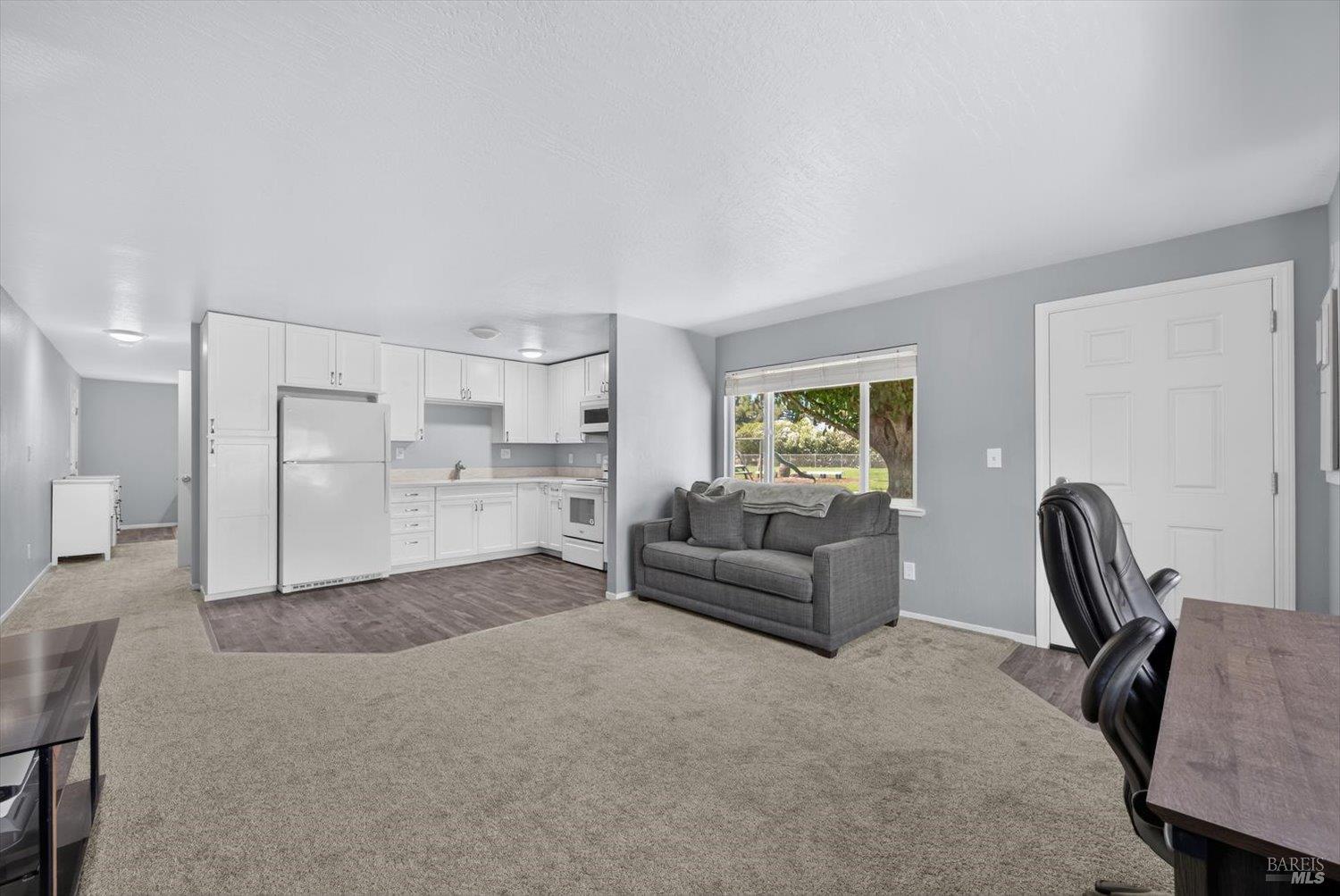 5216 Winding Way