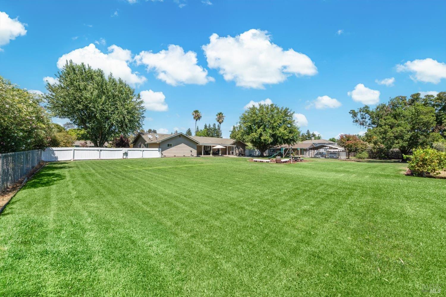 5216 Winding Way