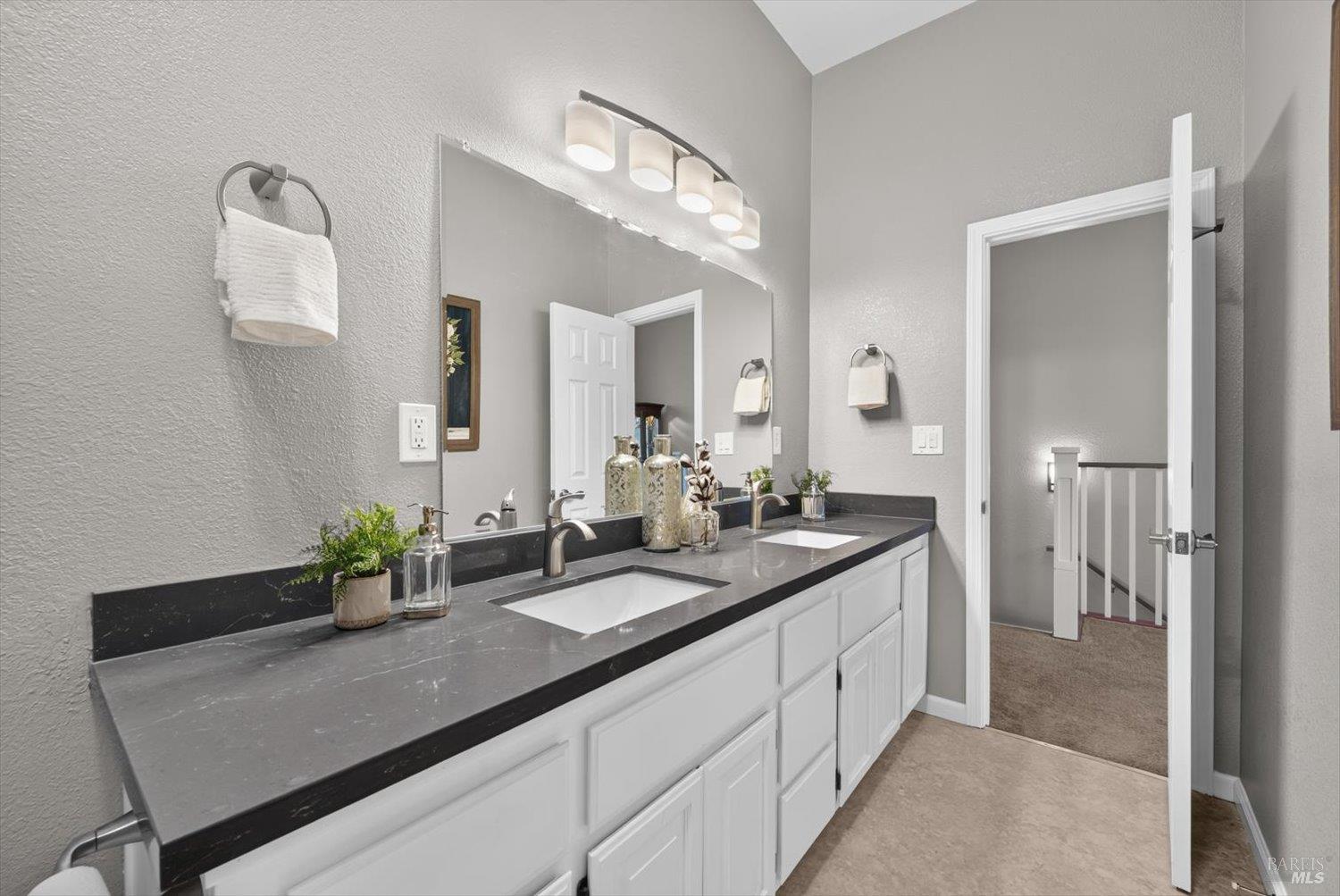 3928 Sierra Vista Drive