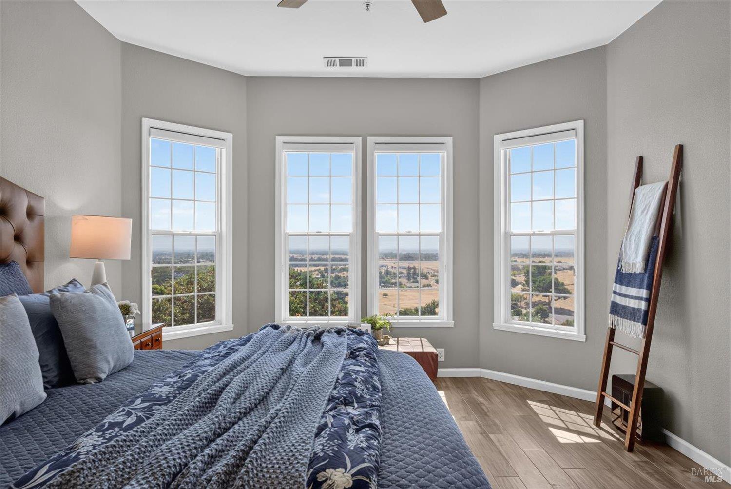 3928 Sierra Vista Drive