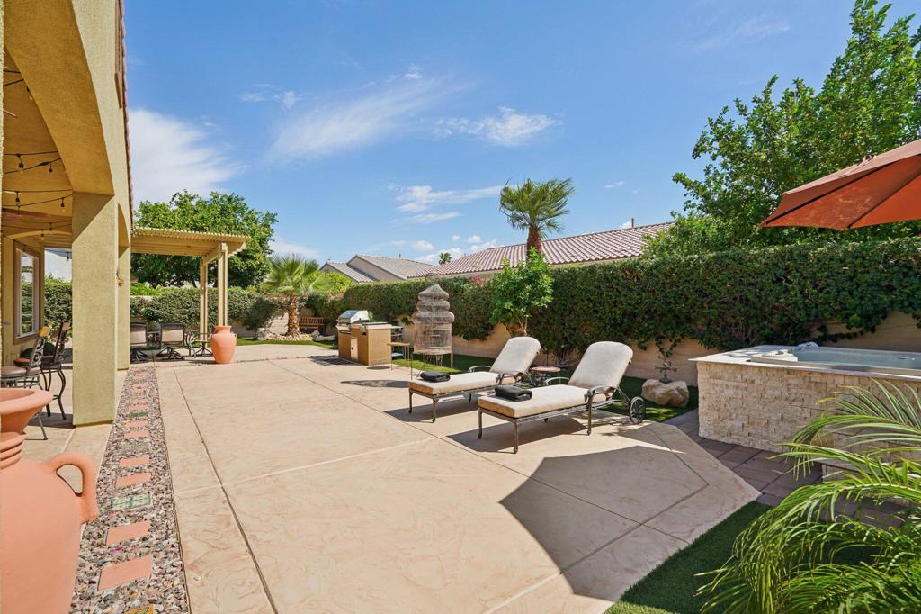 40266 Calle Loma Entrada