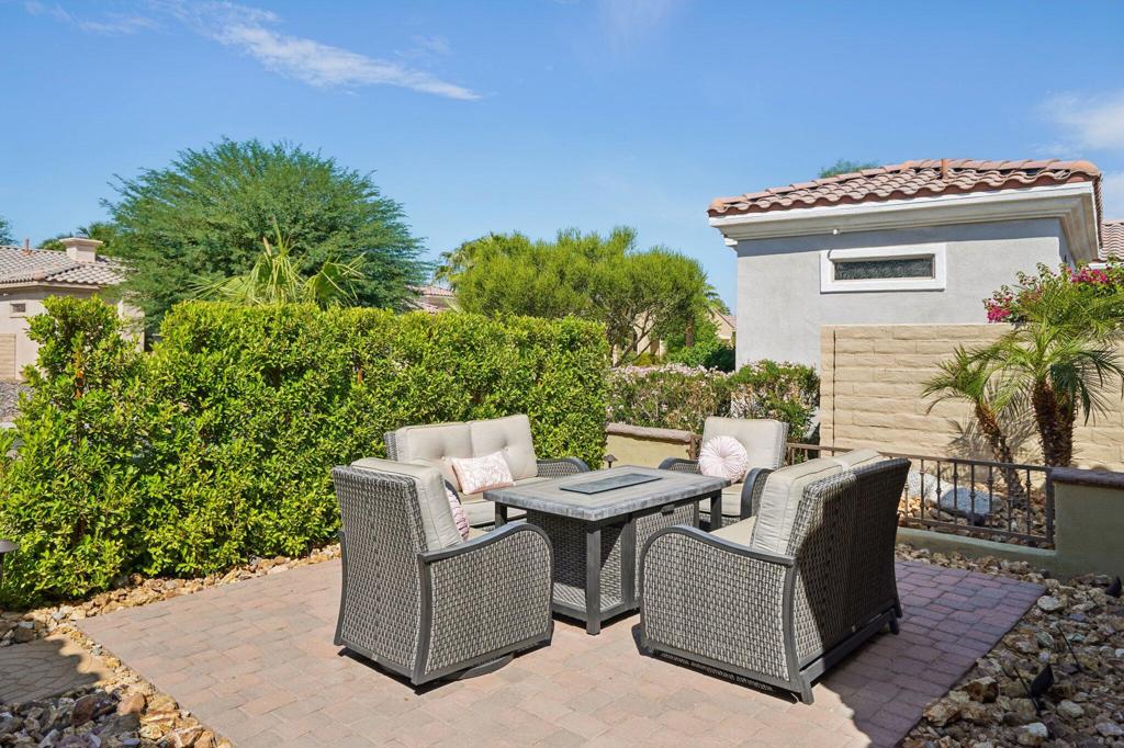 40266 Calle Loma Entrada