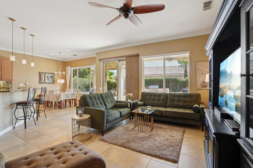 40266 Calle Loma Entrada