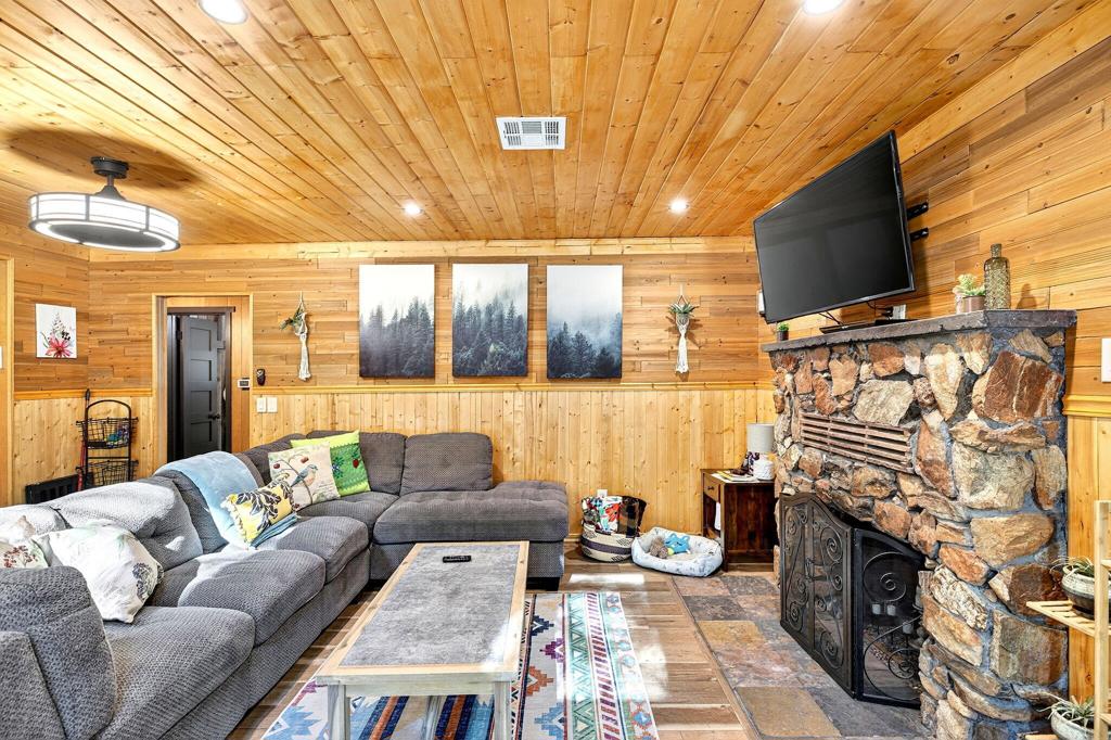 53570 Idyllbrook Drive