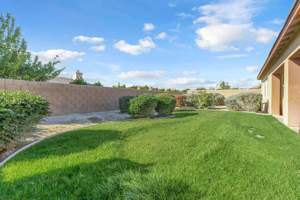 46109 Roadrunner Lane